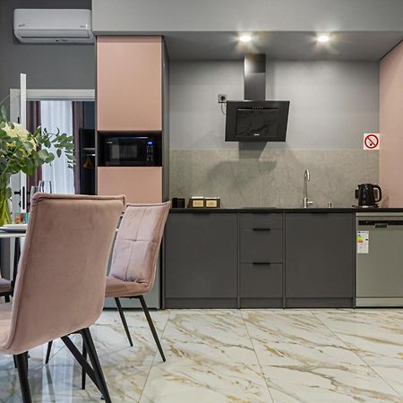 Family Residence Boutique Apartments Lviv Ngoại thất bức ảnh