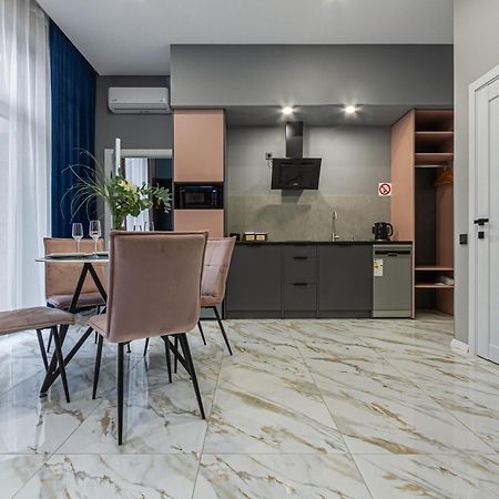 Family Residence Boutique Apartments Lviv Ngoại thất bức ảnh