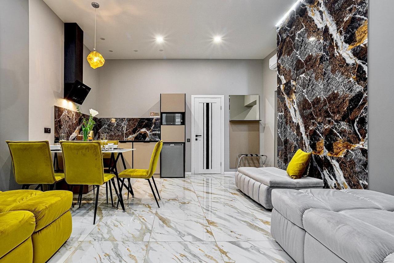 Family Residence Boutique Apartments Lviv Ngoại thất bức ảnh