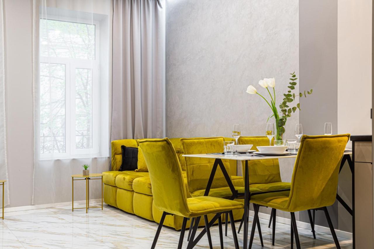 Family Residence Boutique Apartments Lviv Ngoại thất bức ảnh