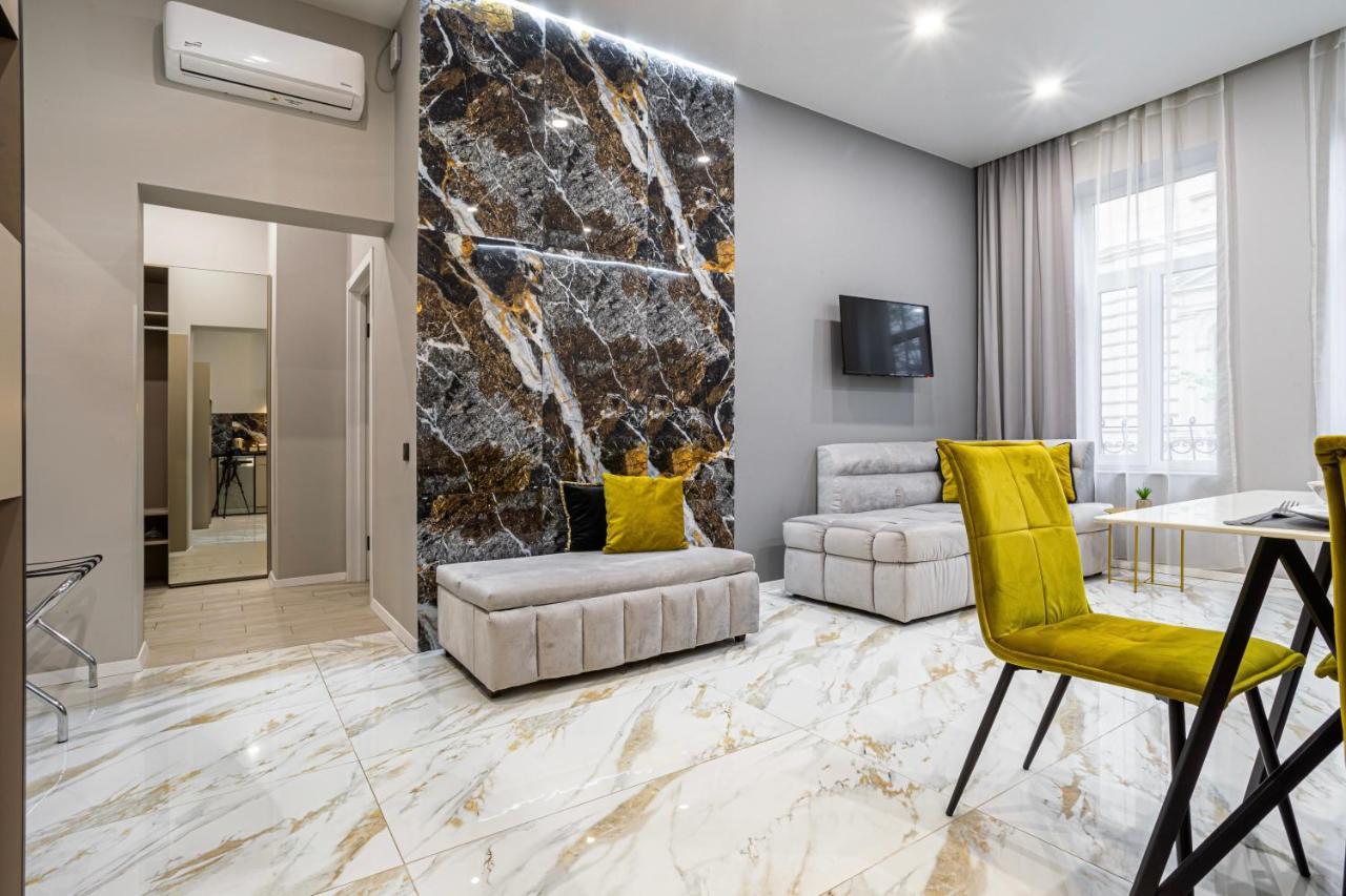 Family Residence Boutique Apartments Lviv Ngoại thất bức ảnh