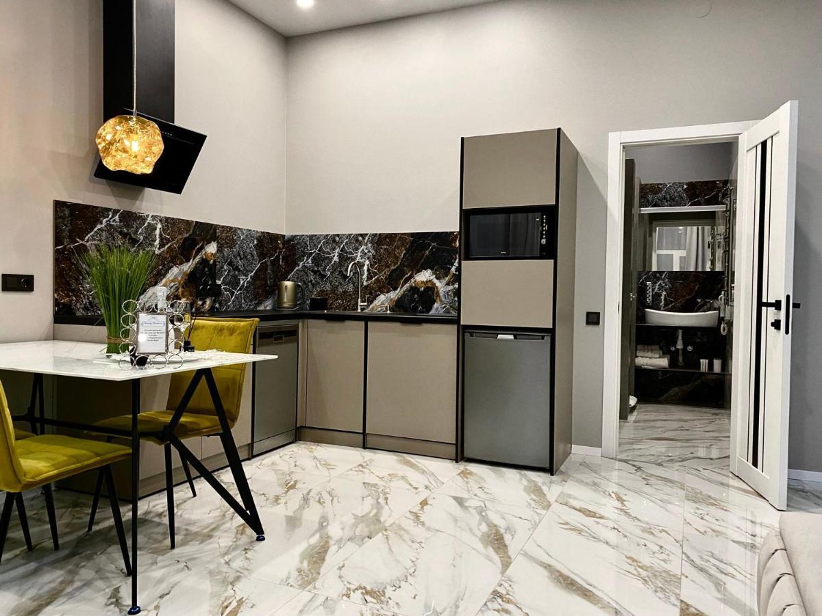 Family Residence Boutique Apartments Lviv Ngoại thất bức ảnh
