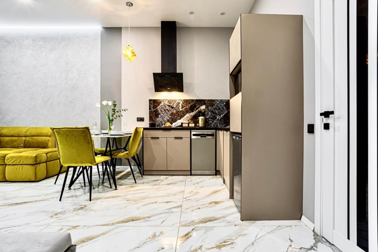 Family Residence Boutique Apartments Lviv Ngoại thất bức ảnh