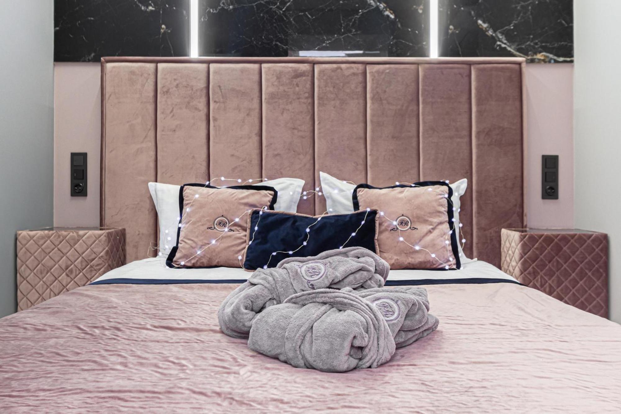 Family Residence Boutique Apartments Lviv Ngoại thất bức ảnh