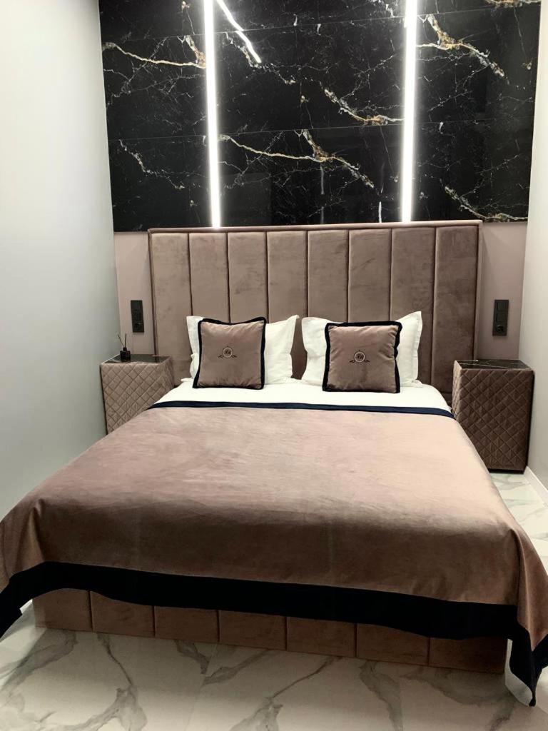 Family Residence Boutique Apartments Lviv Ngoại thất bức ảnh