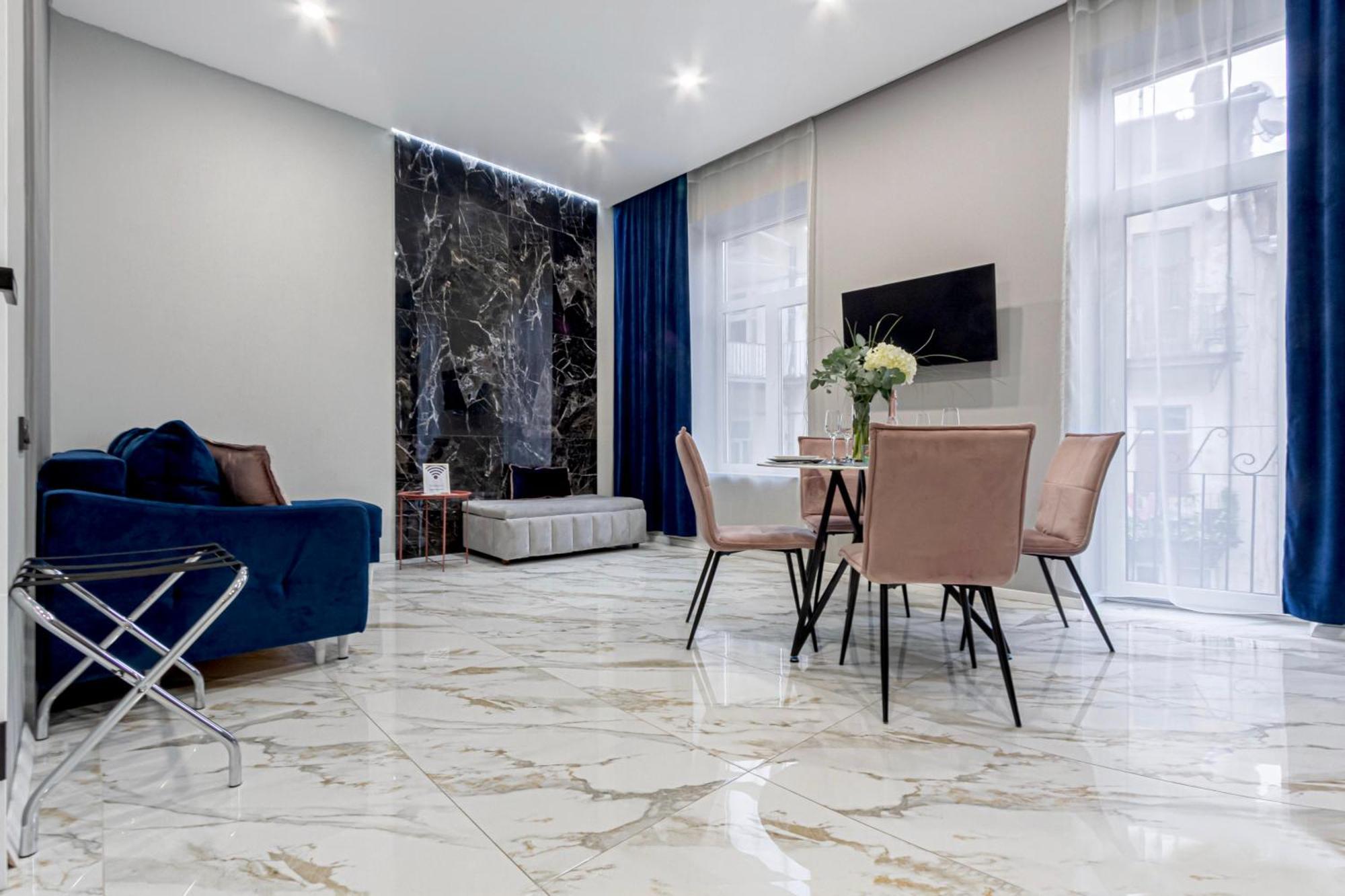 Family Residence Boutique Apartments Lviv Ngoại thất bức ảnh