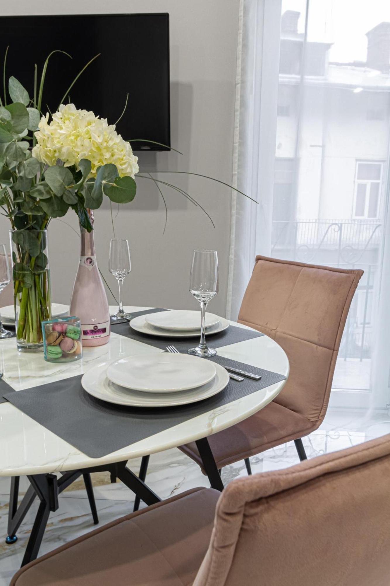 Family Residence Boutique Apartments Lviv Ngoại thất bức ảnh