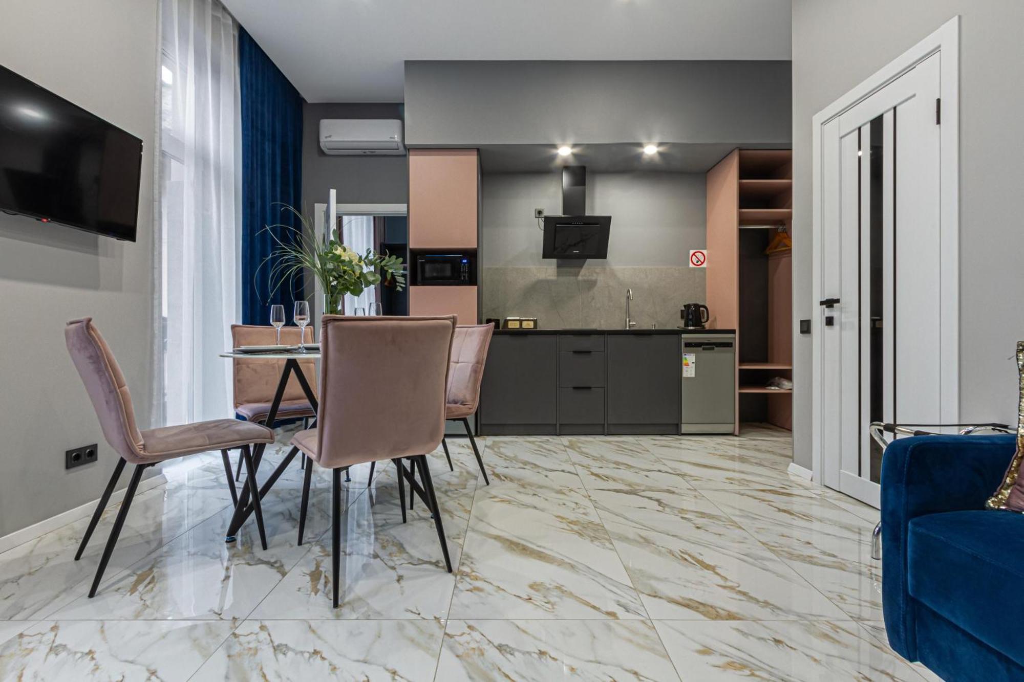 Family Residence Boutique Apartments Lviv Ngoại thất bức ảnh